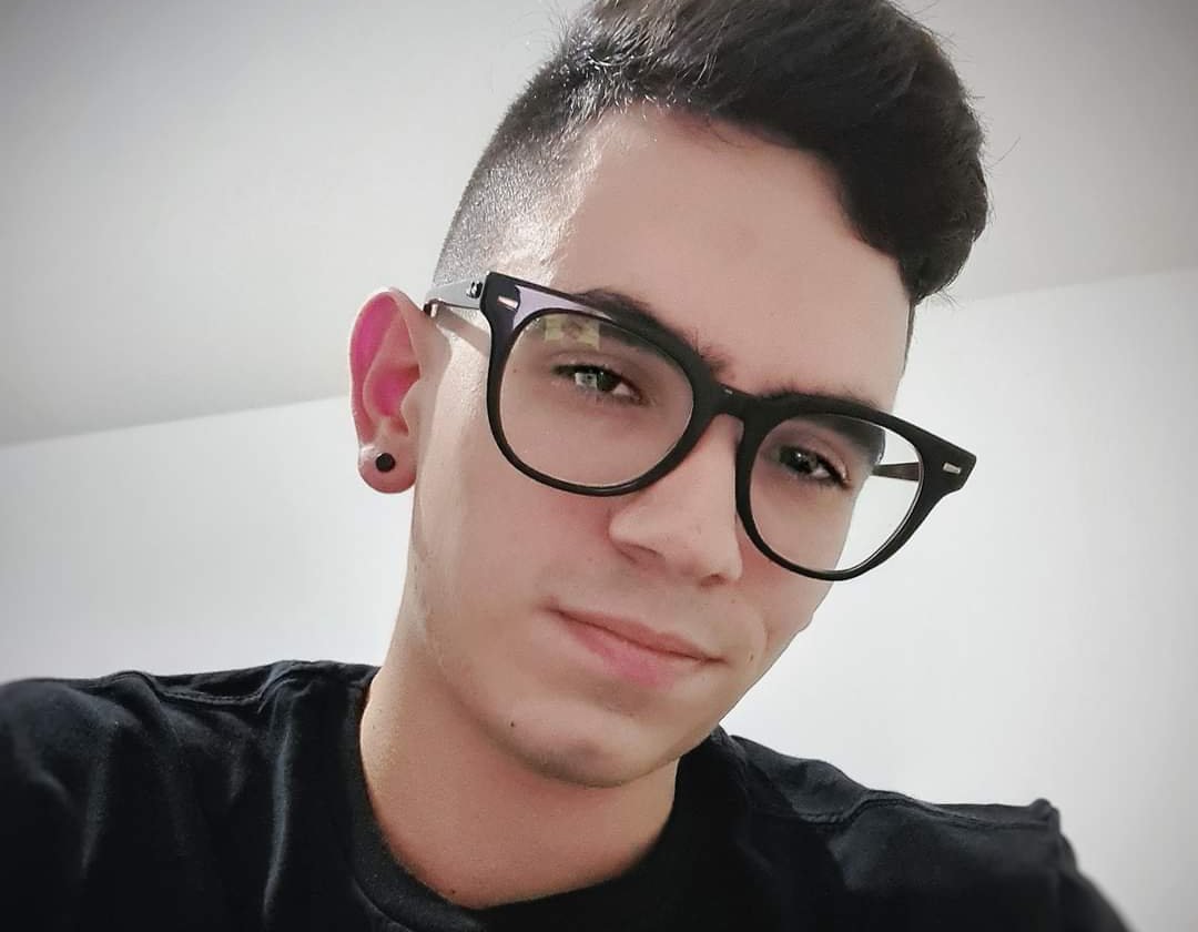 Jovem de 19 anos morre após ser atropelado em demonstração com moto; amigo conduzia o veículo