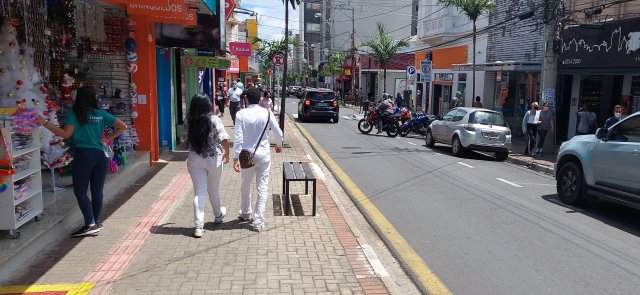 Comércio de Botucatu volta ao horário tradicional esta semana; exceção fica para a sexta-feira (31)