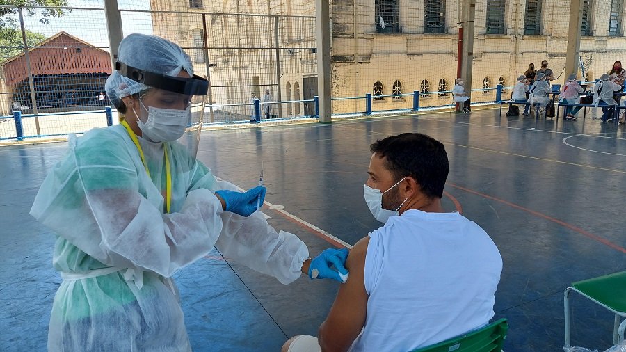 Botucatu atinge 100 mil pessoas com a dose de reforço da vacina contra a Covid