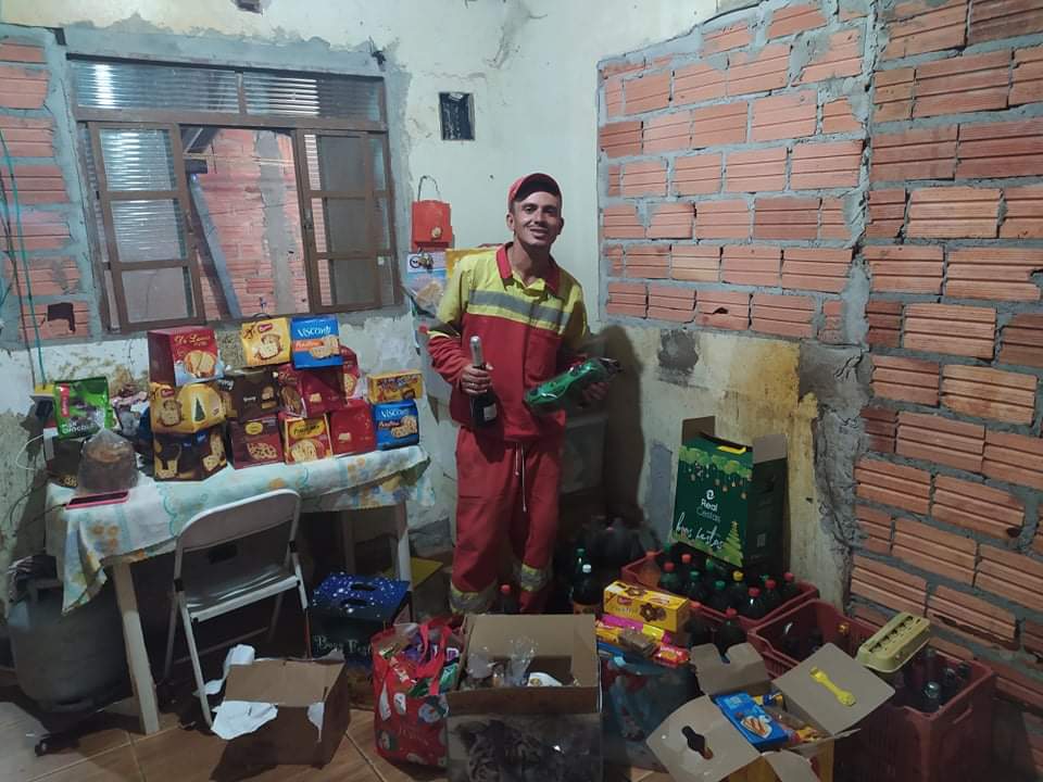Botucatu: coletor ajuda famílias vizinhas com doações recebidas