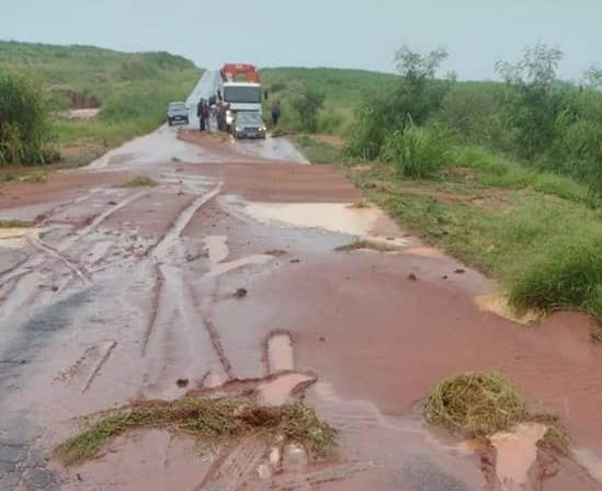 Concessionária interdita trecho da SP 255 em Barra Bonita
