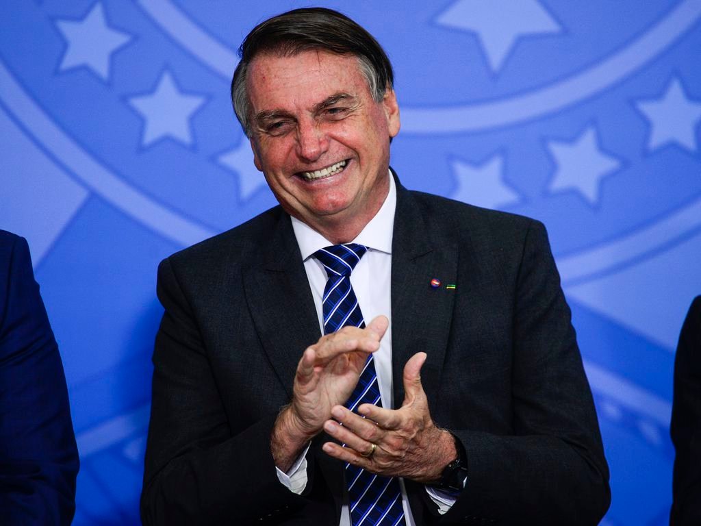 Bolsonaro sanciona Orçamento de 2022, com vetos e aumento no fundo eleitoral