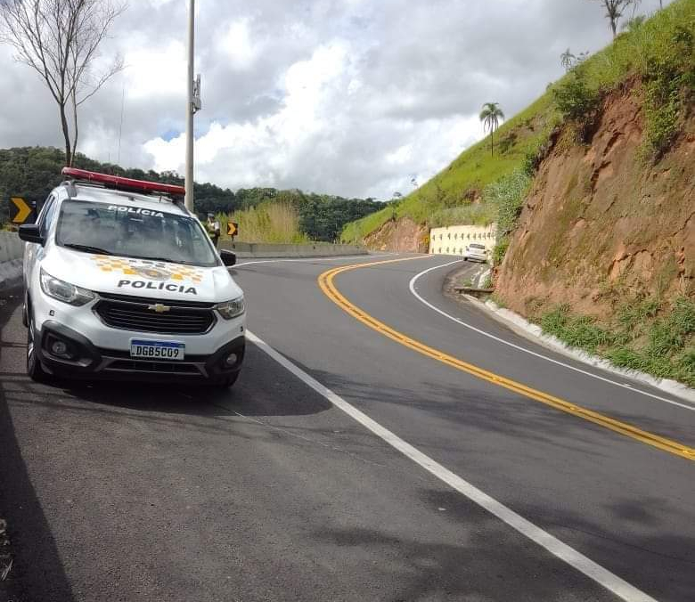 Rodovia entre Torrinha e Santa Maria da Serra é interditada por risco de desabamento de rochas