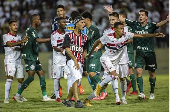 Palmeiras elimina São Paulo na Copinha com direito a invasão de campo