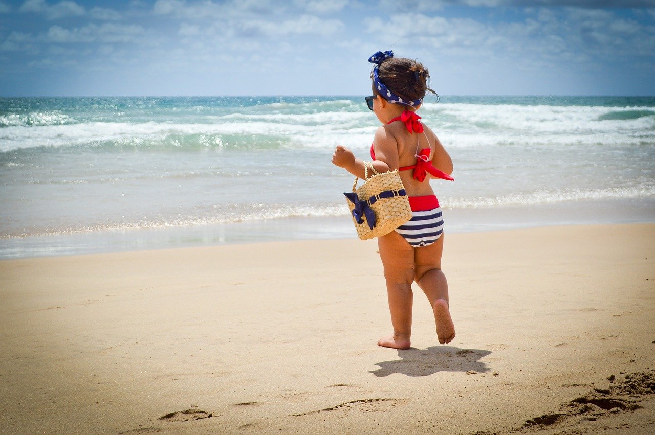 Como proteger a pele das crianças e bebês do sol do verão?