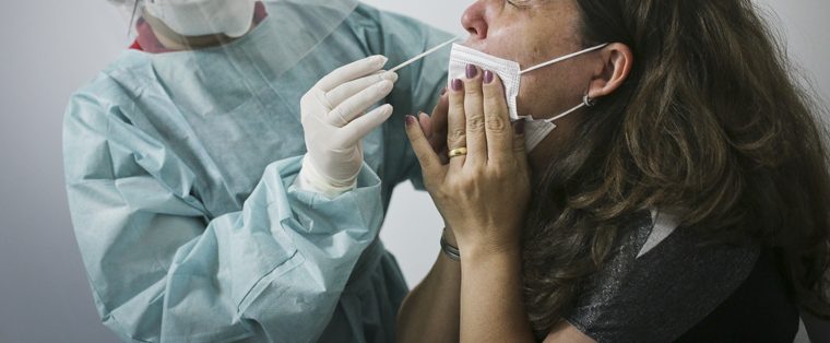 Covid-19: casos sobem para 27,2 milhões; mortes são 637,1 mil