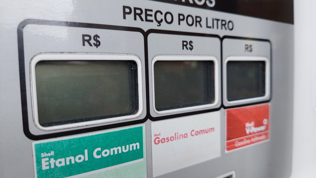 Procon encontra diferença de 70% nos preços dos combustíveis em SP