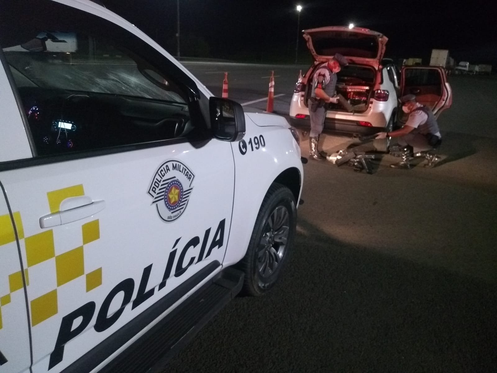 Polícia Rodoviária apreende mais de 700 quilos de maconha; ação teve perseguição e motorista fugindo pela mata