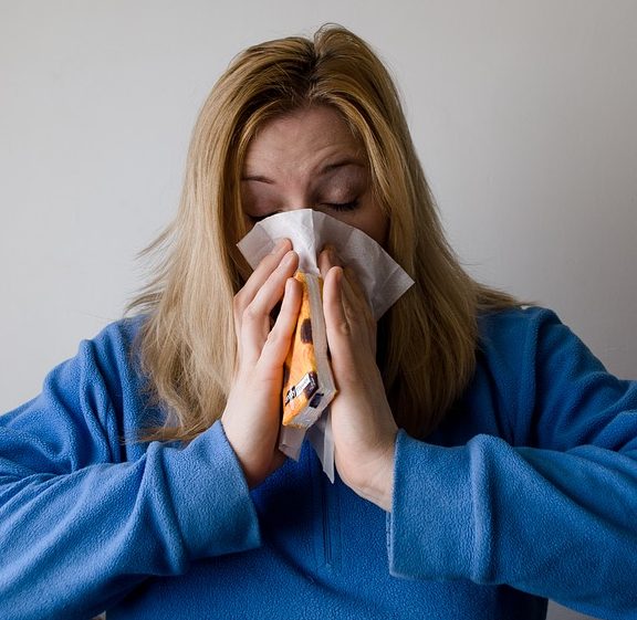 Adultos também têm alergia: confira as causas e os principais tipos