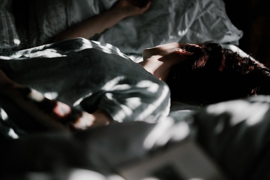 Qual a importância da posição na hora de dormir?