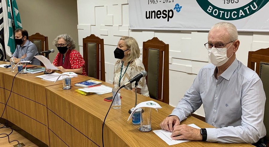 Unesp de Botucatu empossa novos chefes de departamentos do curso de medicina
