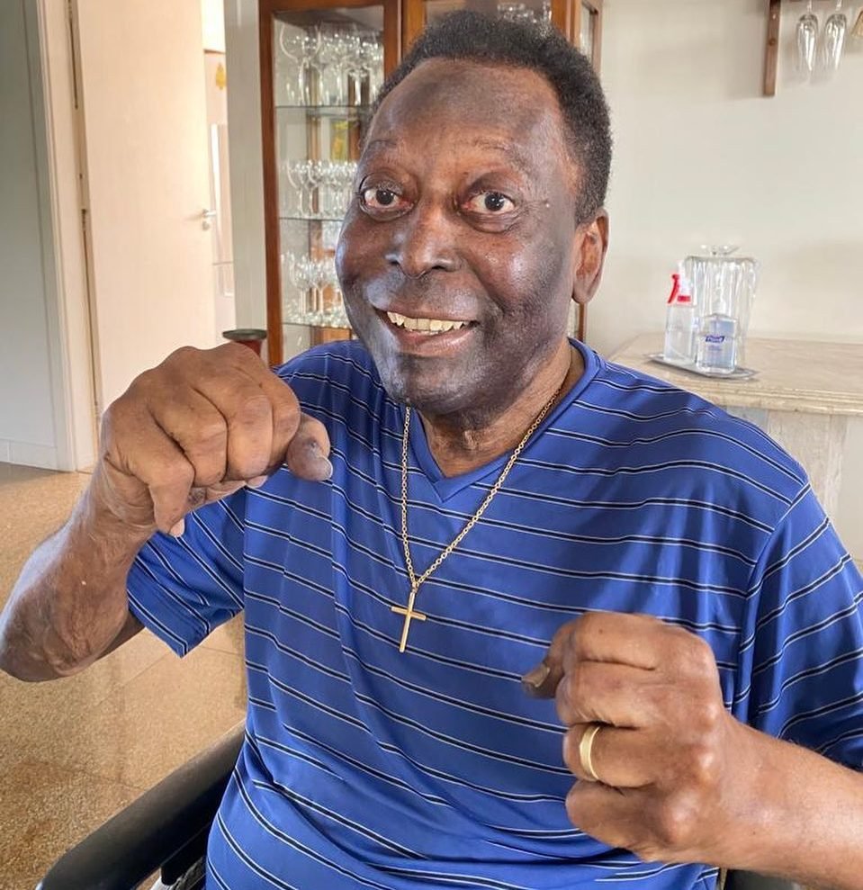 Pelé retorna ao hospital para seguir tratamento contra tumor no cólon