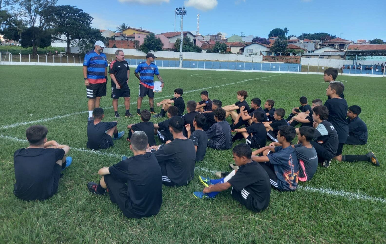 Pardinho recebe mais de 180 participantes na primeira “peneira” para equipe de futebol