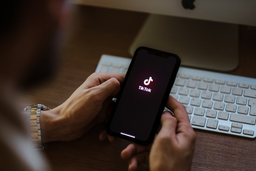Ações educativas para mulheres são promovidas pelo TikTok