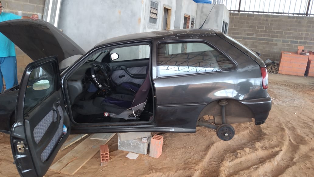 Botucatu: carro estacionado em frente a igreja é levado e encontrado horas depois sem diversas peças