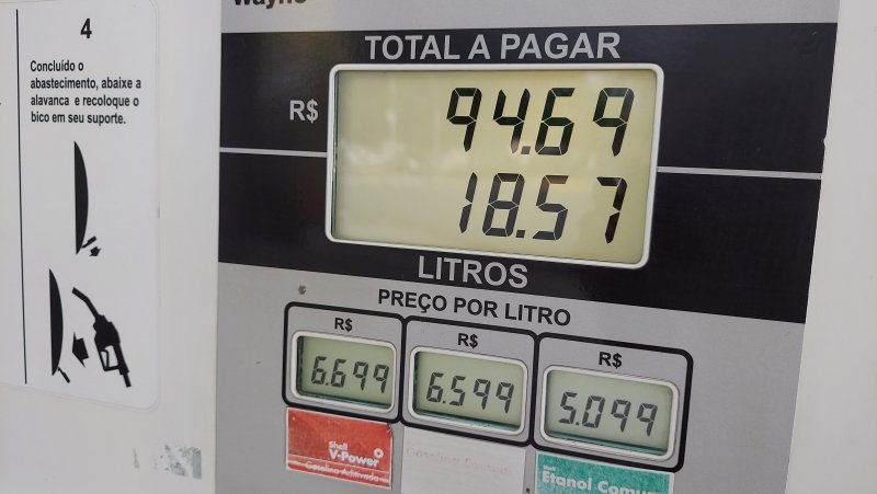 Senado aprova projeto para reduzir preço dos combustíveis