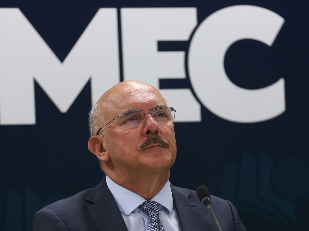 PF abre inquérito para investigar ministro da Educação