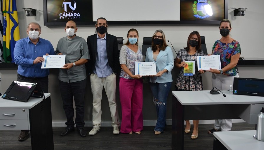 Impactos do uso das tecnologias no desenvolvimento de crianças e adolescentes é tema de evento na Câmara de Botucatu