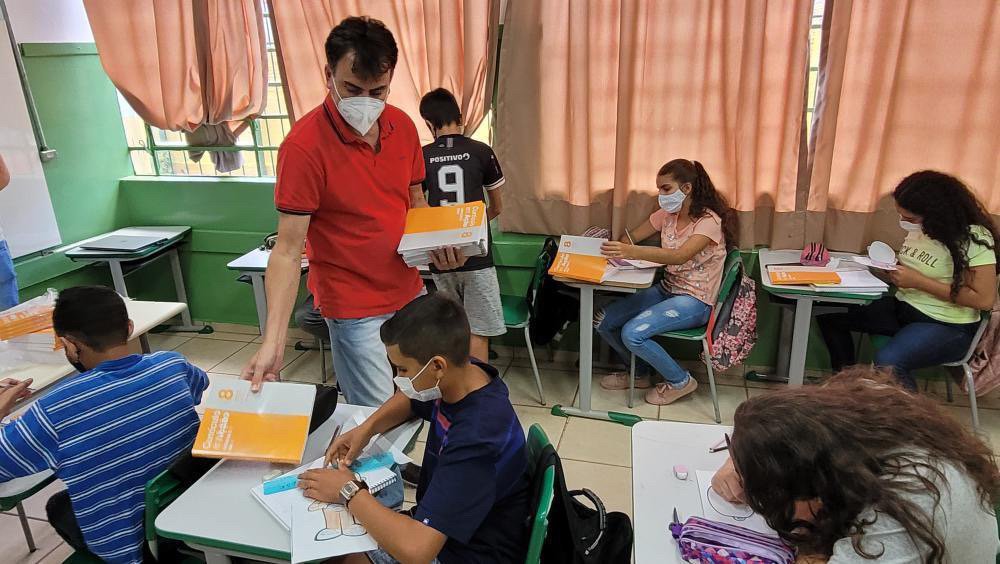 Escolas estaduais de SP recebem 16,1 milhões de livros didáticos