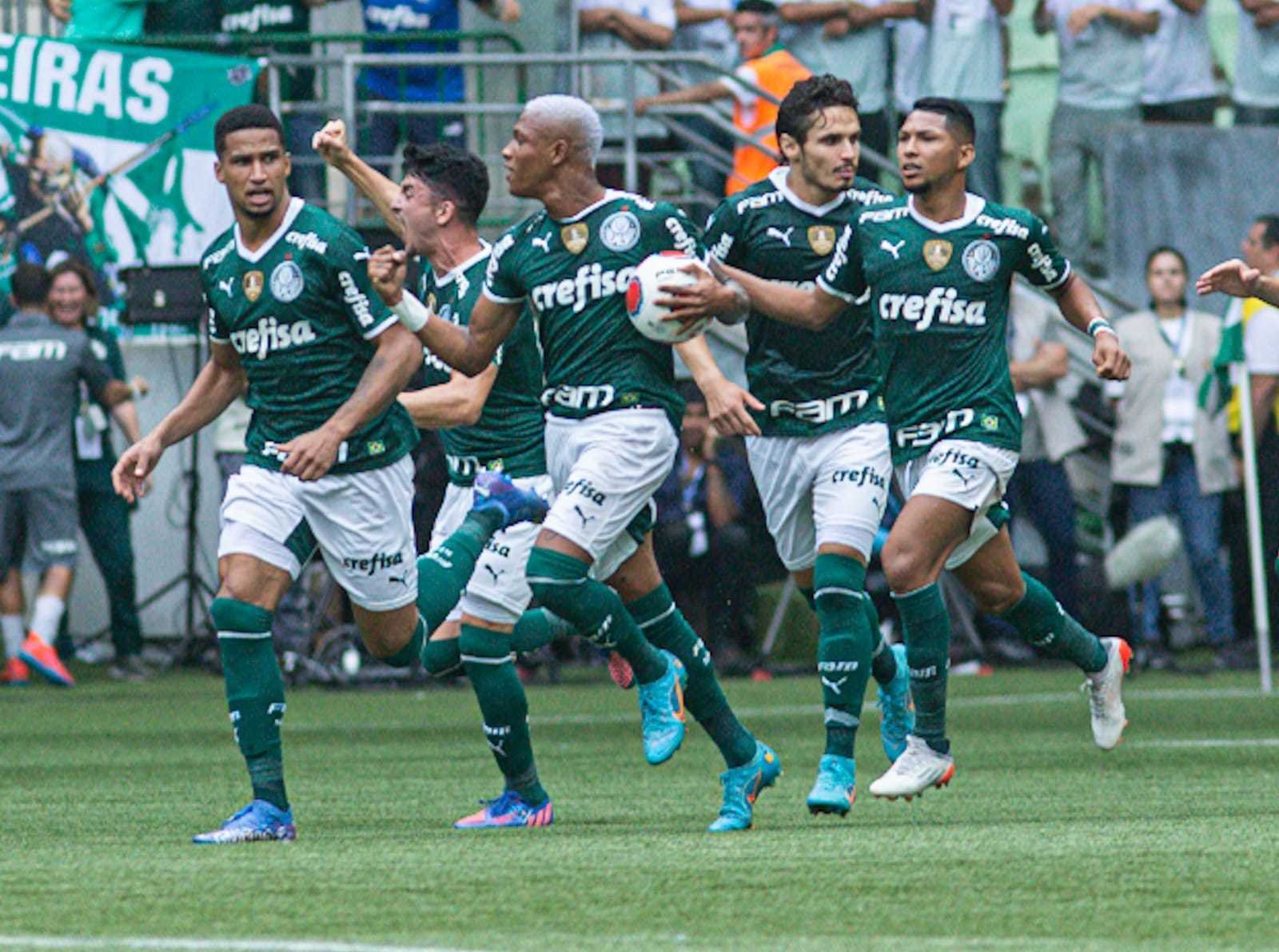 Palmeiras goleia o São Paulo e conquista o Paulistão