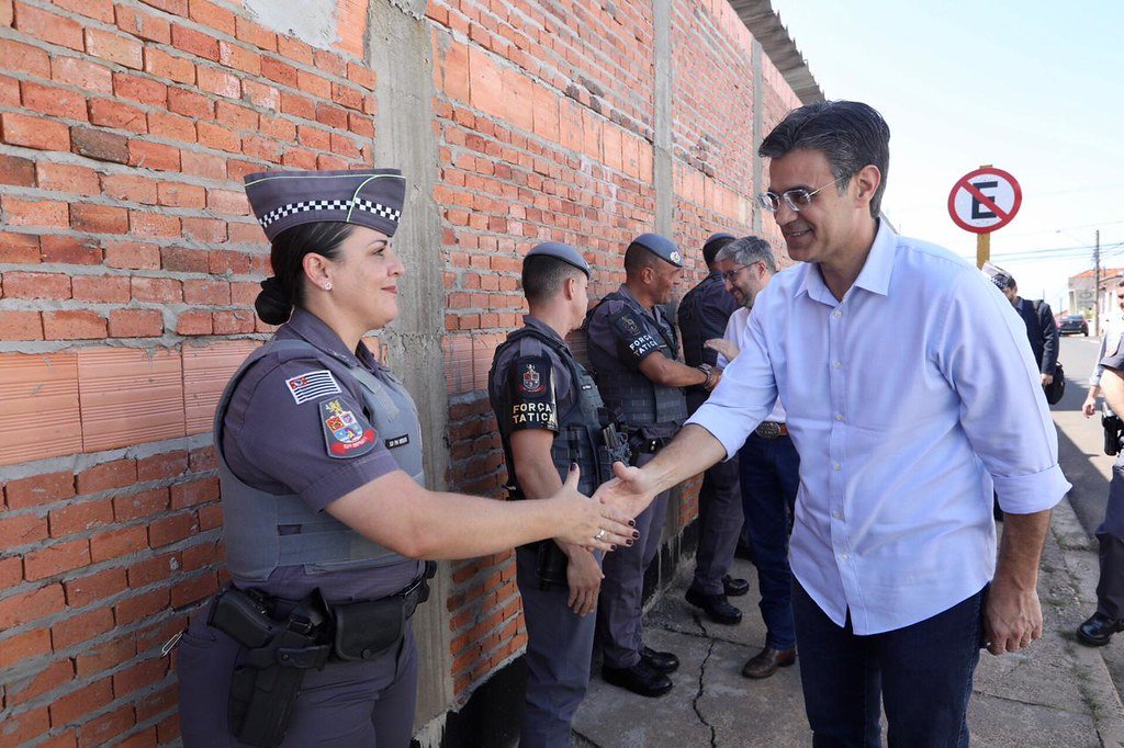 Governador visita batalhão da Polícia Militar em Botucatu