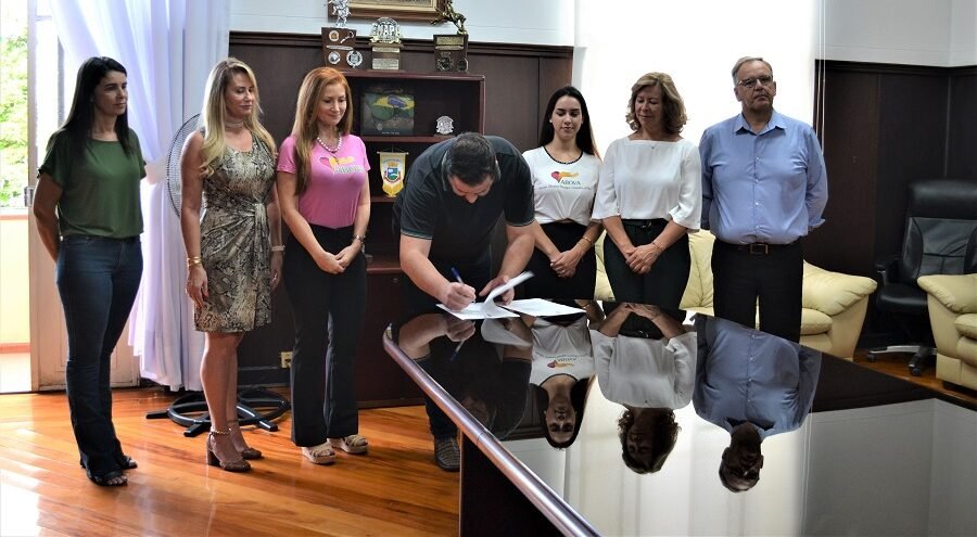 Prefeito de Avaré doação de terreno para associação de auxílio a portadores de câncer