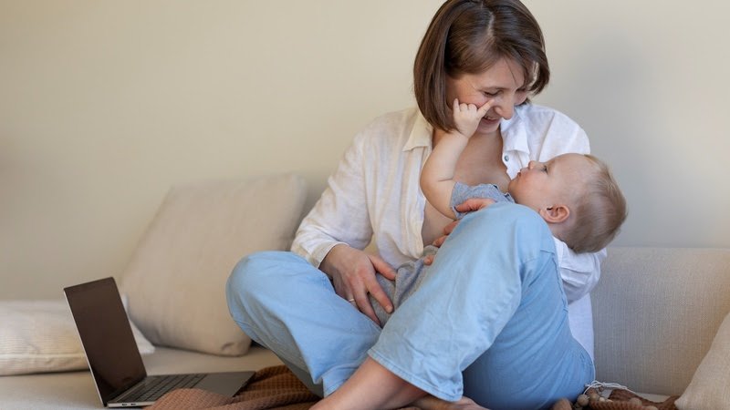 Postura correta preserva saúde física de mães de bebês