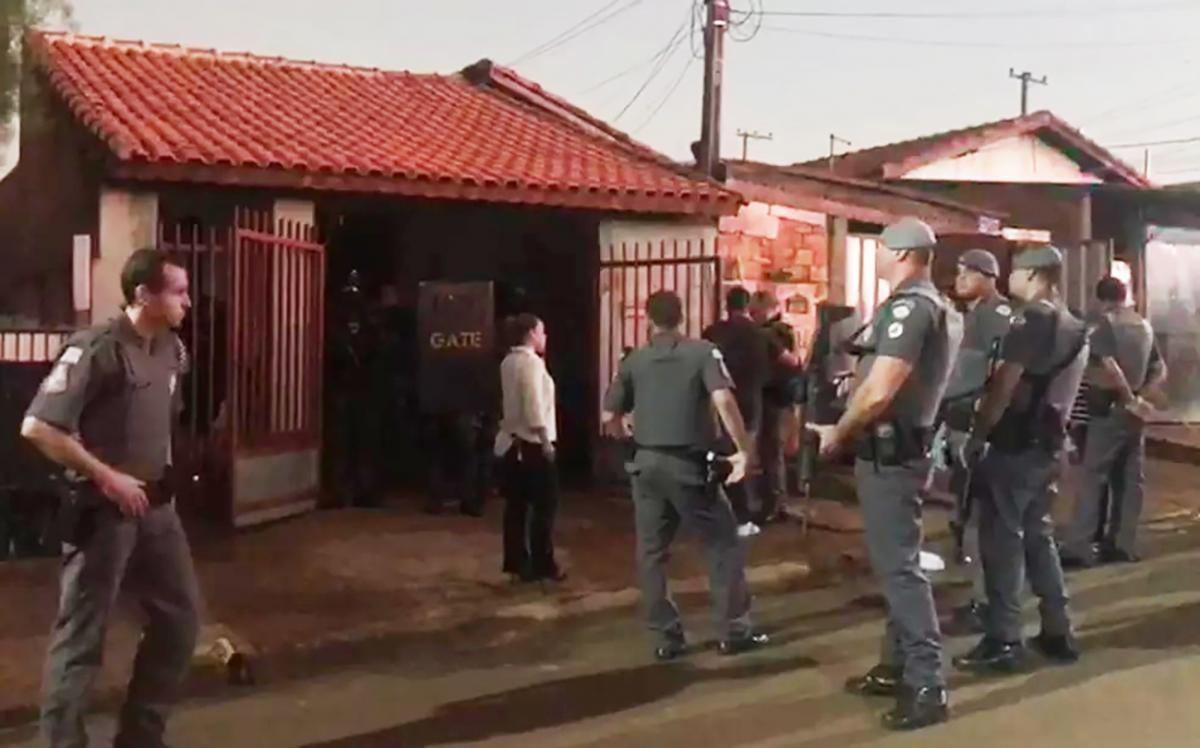 Pai é preso após matar as filhas e ameaçar explodir casa em Taquarituba