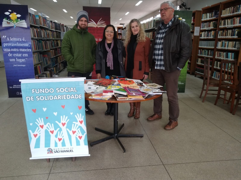 Biblioteca de São Manuel recebe doação de livros