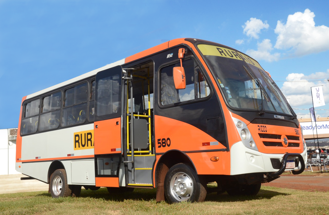 Caio participa da Agrishow e apresenta ônibus voltado para áreas rurais