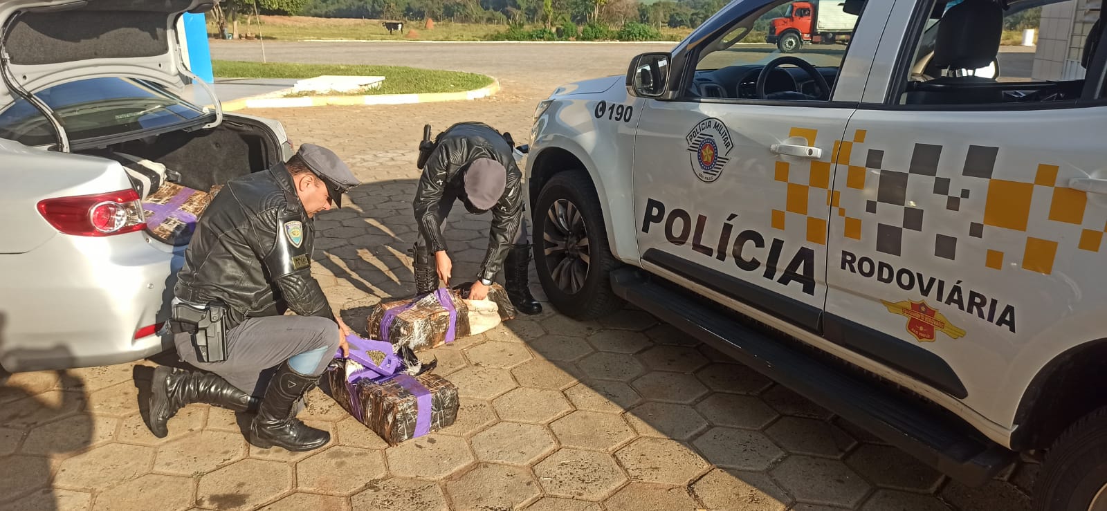 Casal é preso por tráfico em posto de combustíveis