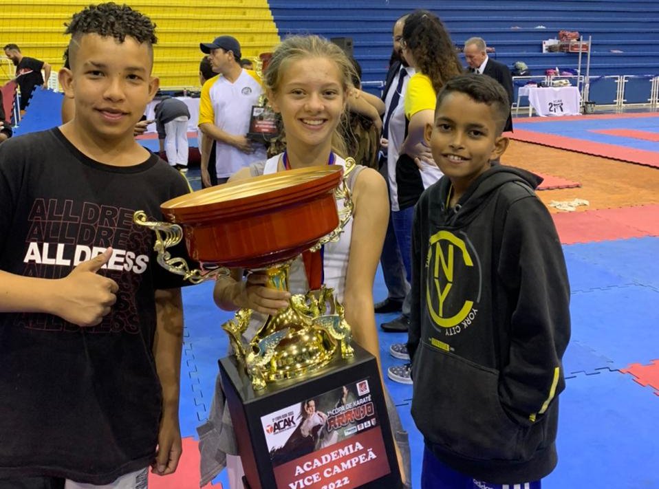 Karatê botucatuense conquista vice-campeonato em competição em Americana