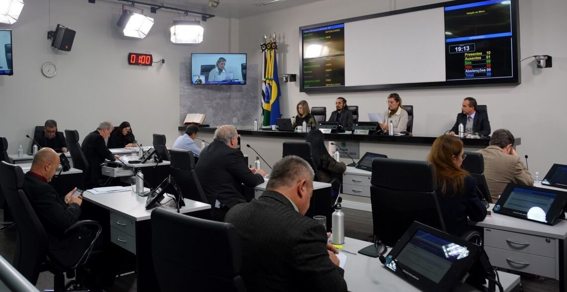 Sessão da Câmara sem projetos, mas com 15 requerimentos e moções