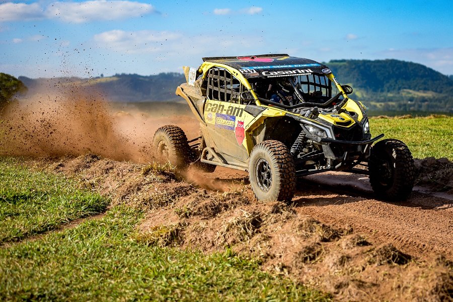 Juliano Meira é campeão do Rally Serra Azul, disputado em Pardinho