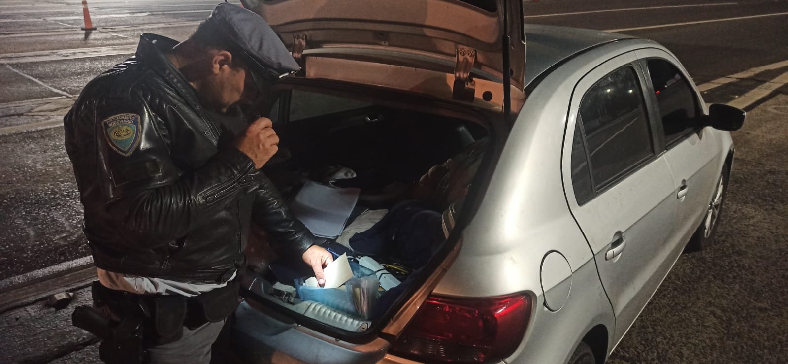 Policiais flagram droga e materiais usados em estelionato durante abordagem na Castello Branco