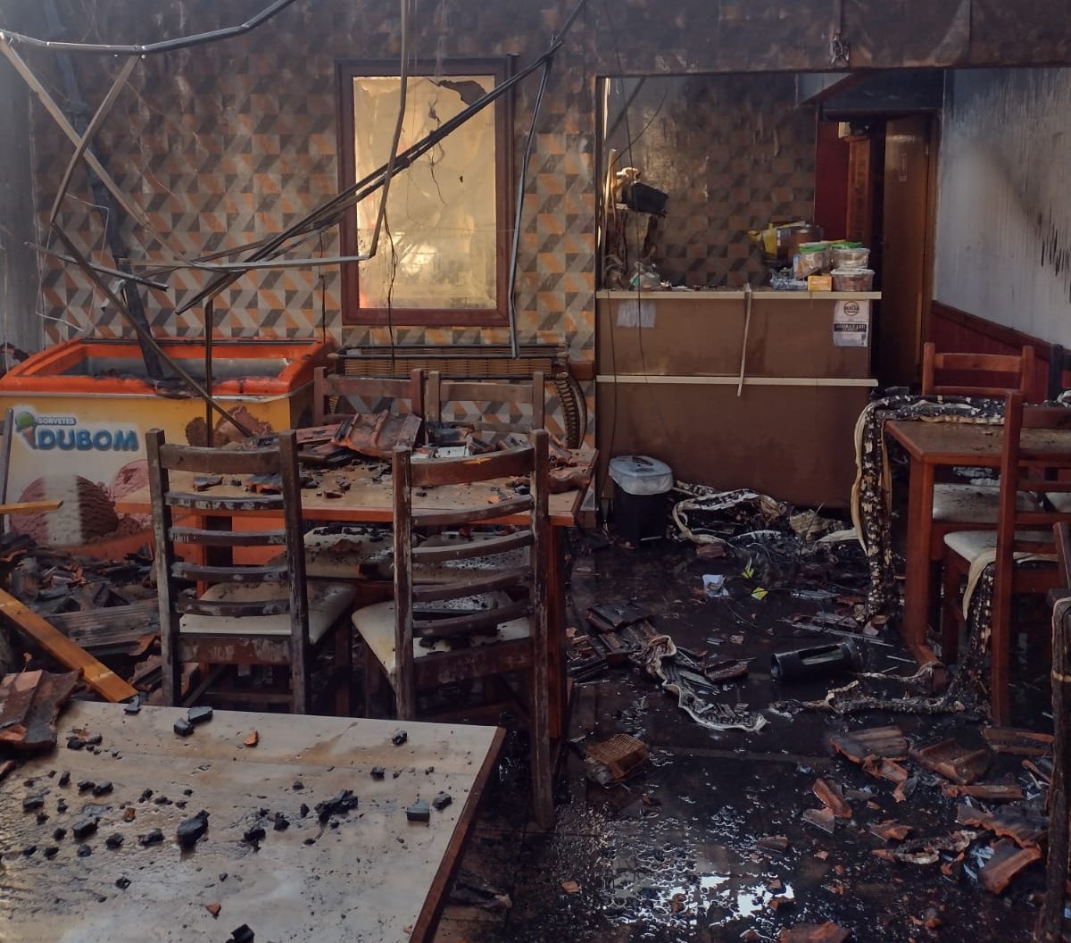 Incêndio destrói restaurante em São Manuel