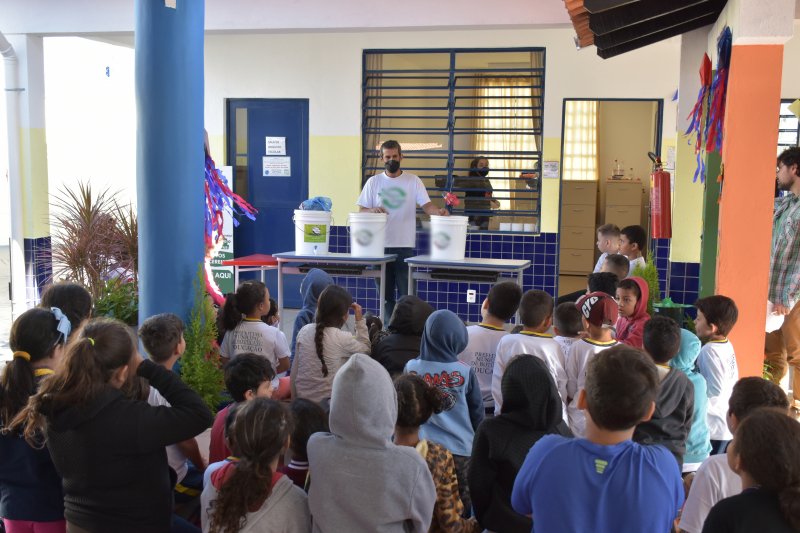 Projeto de Ciências ensina Compostagem para alunos da Escola do Cachoeirinha