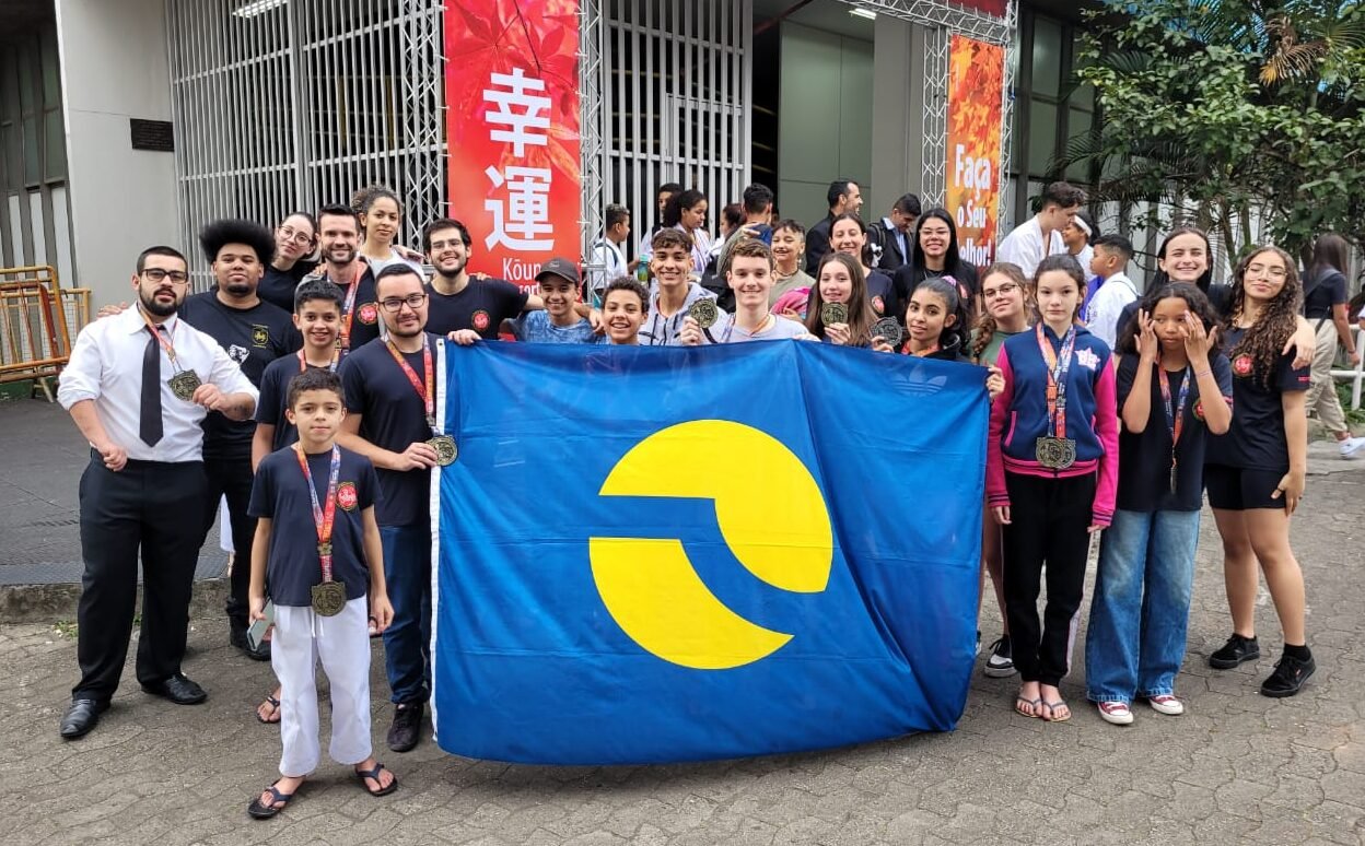Equipe botucatuense de Karatê conquista 20 medalhas no Campeonato Paulista Interestilos