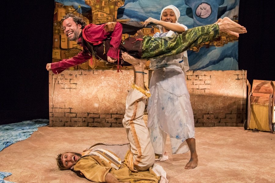 Espetáculo infantil Os Lavadores de Histórias tem sessão gratuita no Teatro Municipal de Botucatu