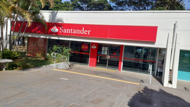 Agência do Santander, no campus da Unesp, tem cofre arrombado