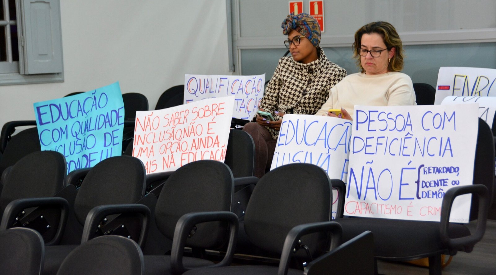 Câmara aprova semanas de conscientização em saúde; protesto sobre agressões em escola marca sessão