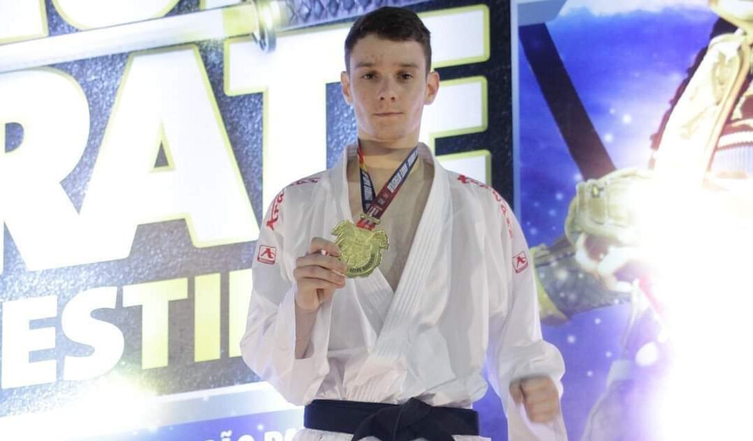 Felipe Bernardo é campeão da Copa Samurai de Karatê