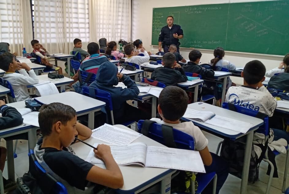 Patrulha da Paz trabalha a prevenção e conscientização dos perigos das drogas