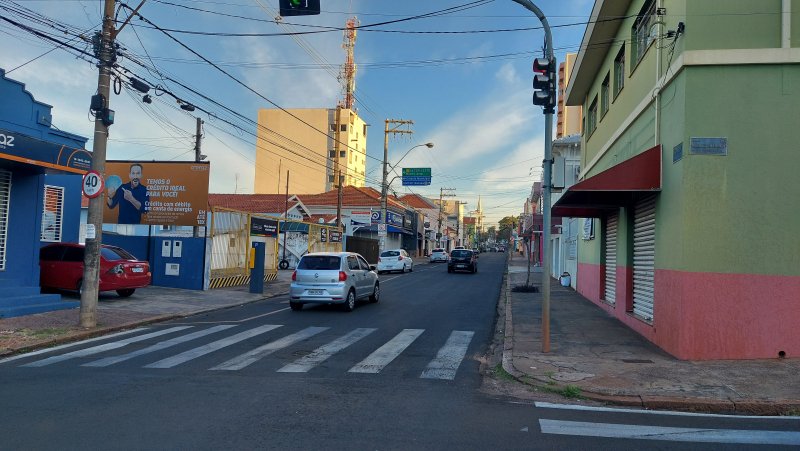Rua João Passos ficará interditada na manhã de domingo para remoção de árvores