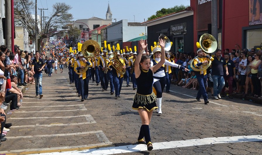 Tradicional Desfile Cívico comemora 161º aniversário de Avaré
