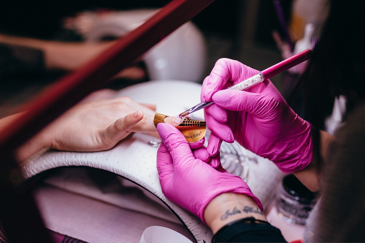 Botucatu abre curso gratuito de manicure, auxiliar de cabeleireiro e maquiagem