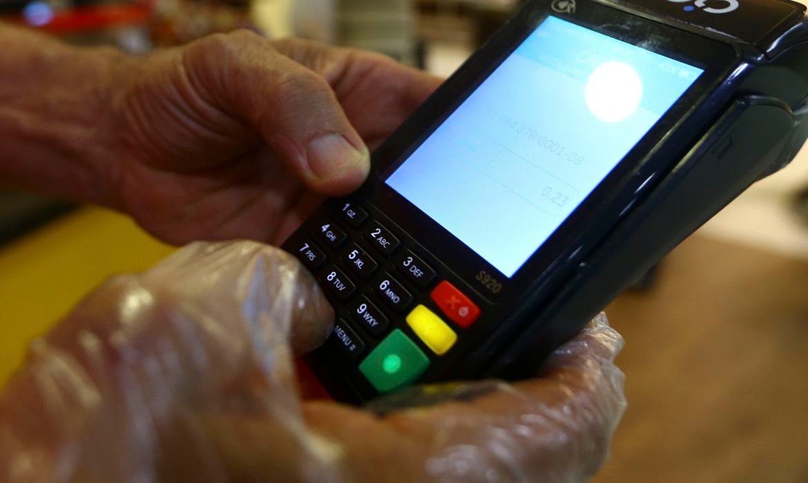 BC limita taxas das máquinas de cartão de crédito