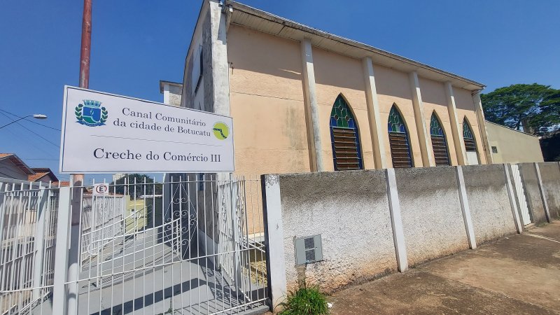 Telhado de creche na Boa Vista cede após vendaval e crianças saem feridas