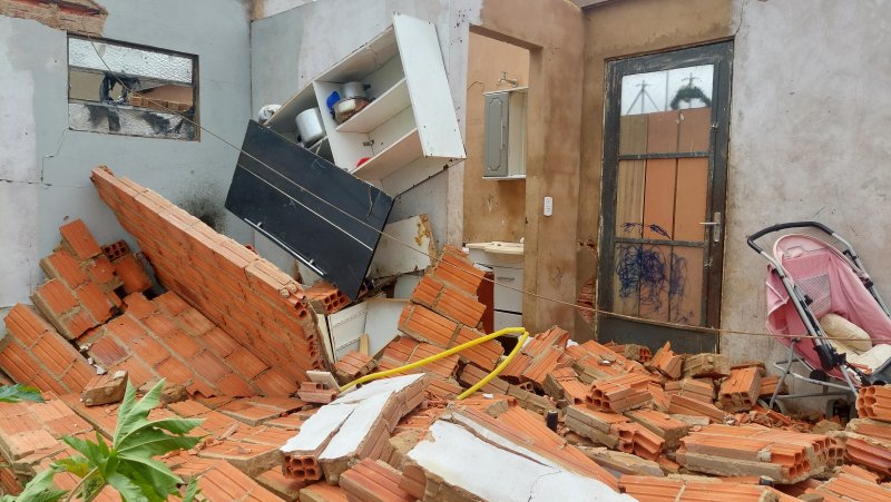 Temporal provoca destruição em bairros de Rubião Júnior