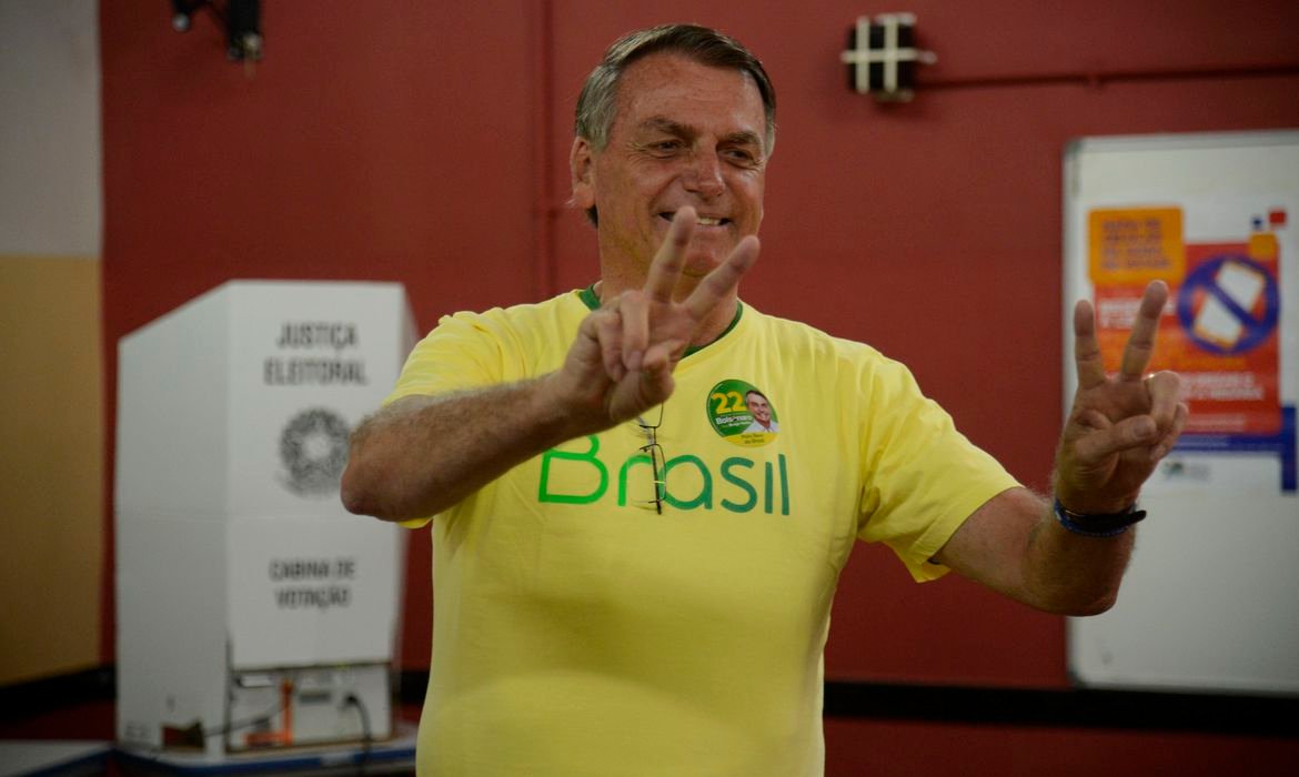 Após votar no Rio, Bolsonaro diz estar confiante na vitória